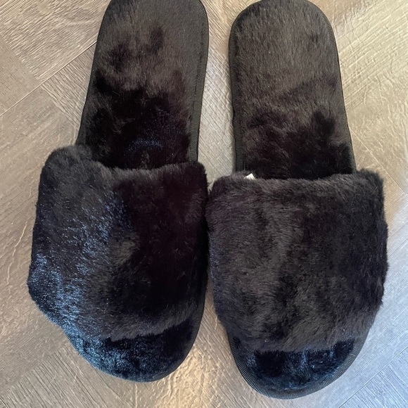 Fur Slippers - Picture 1 of 12